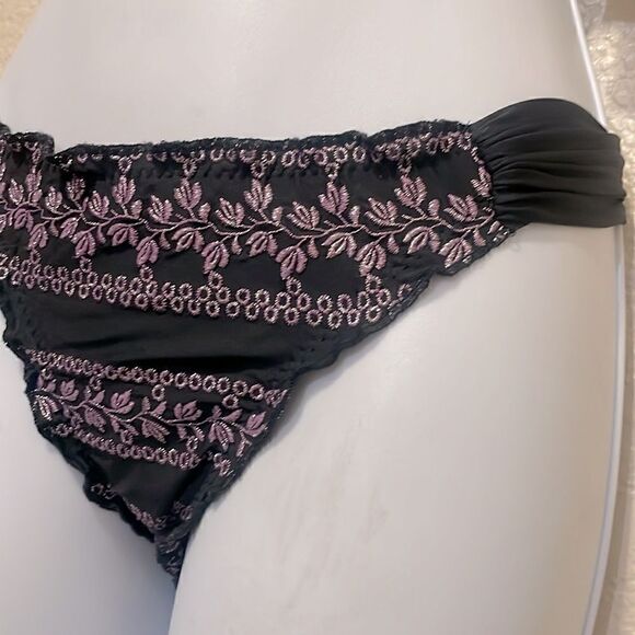 Becca Floral Embroidered Metallic Bikini Coastal Fit Bottom Size Small NWT - Picture 2 of 7